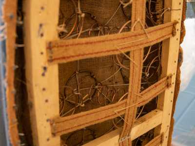 Accanto vi � l�imbottitura da cui emergono...
